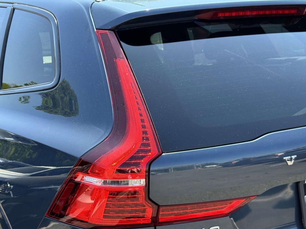 2024 Volvo XC60 Recharge Plug-In Hybrid T8 Ultimate Dark Theme