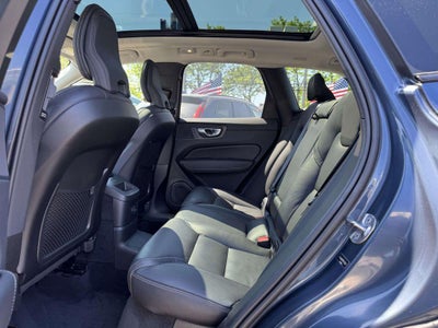 2024 Volvo XC60 Recharge Plug-In Hybrid T8 Ultimate Dark Theme
