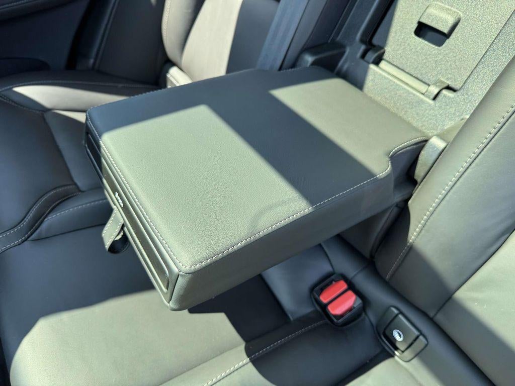 2024 Volvo XC60 Recharge Plug-In Hybrid T8 Ultimate Dark Theme