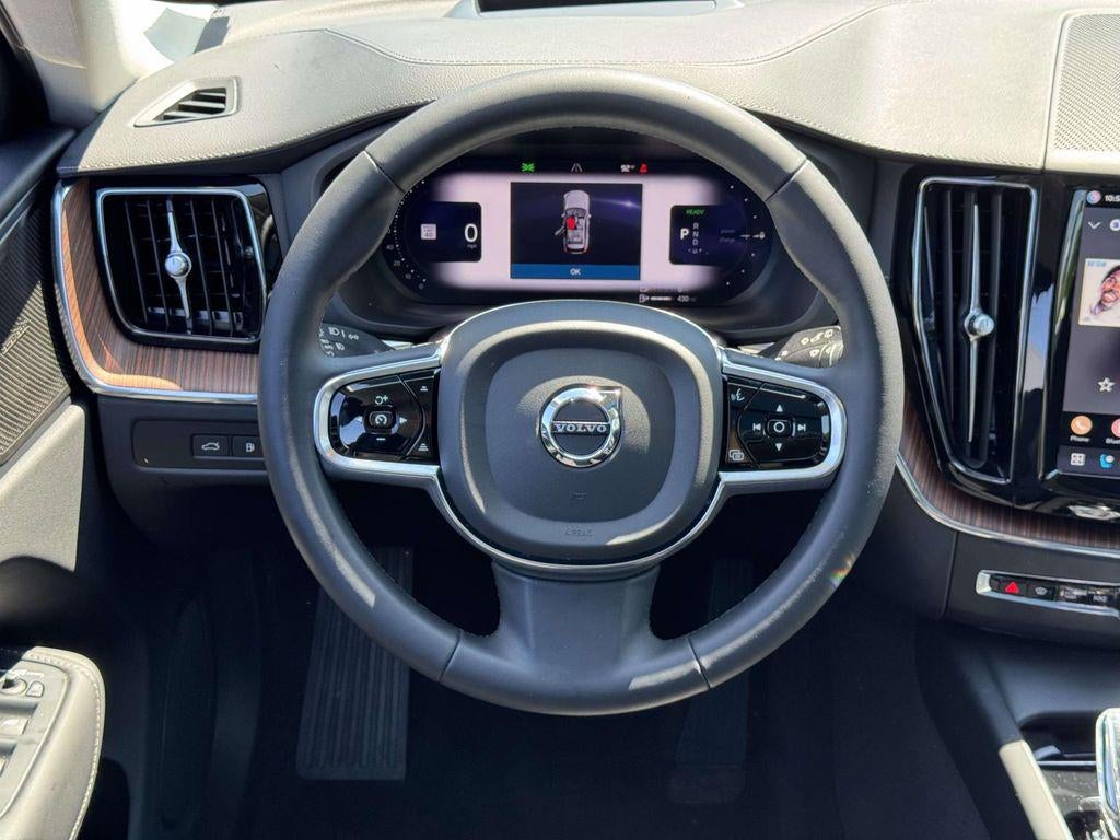 2024 Volvo XC60 Recharge Plug-In Hybrid T8 Ultimate Dark Theme