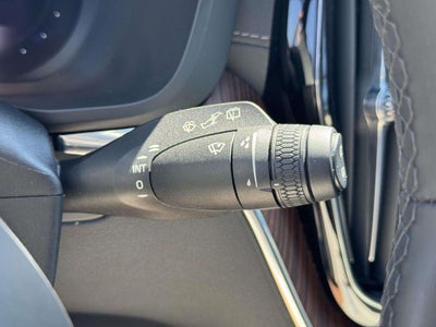 2024 Volvo XC60 Recharge Plug-In Hybrid T8 Ultimate Dark Theme