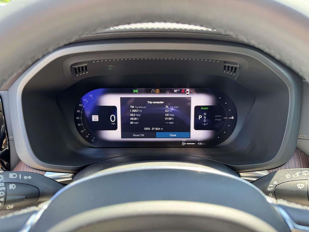 2024 Volvo XC60 Recharge Plug-In Hybrid T8 Ultimate Dark Theme