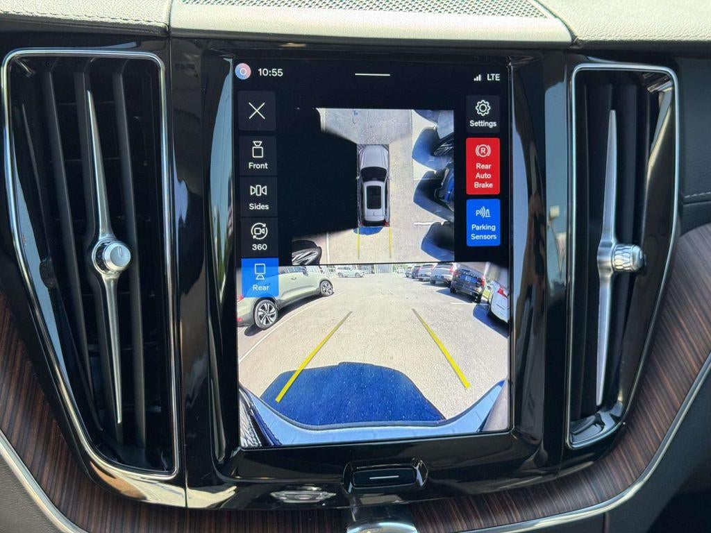 2024 Volvo XC60 Recharge Plug-In Hybrid T8 Ultimate Dark Theme