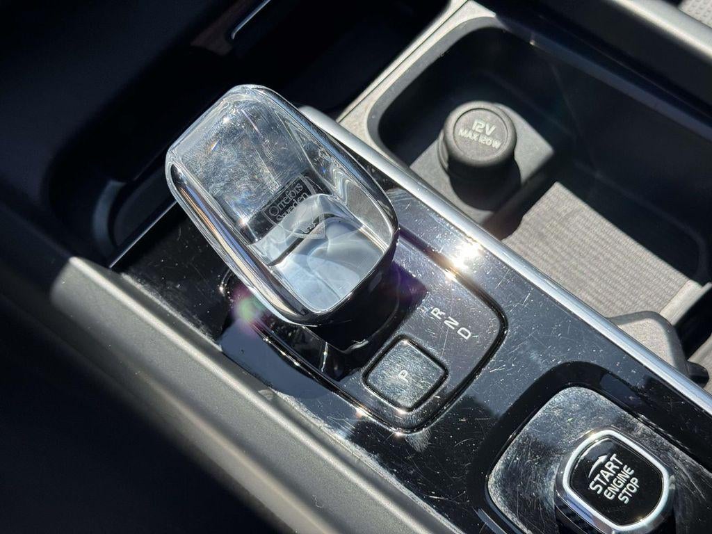 2024 Volvo XC60 Recharge Plug-In Hybrid T8 Ultimate Dark Theme