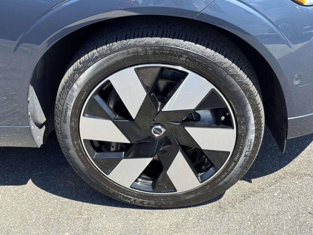 2024 Volvo XC60 Recharge Plug-In Hybrid T8 Ultimate Dark Theme