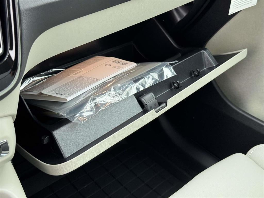 2026 Volvo XC90 Plug-In Hybrid T8 Plus 6-Seater