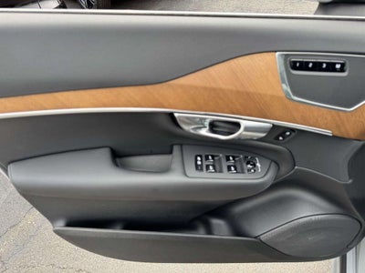 2025 Volvo XC90 Plug-In Hybrid T8 Plus 7-Seater