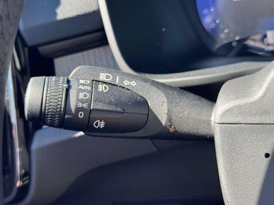 2026 Volvo XC40 Plus, B4 FWD Gas (mild hybrid), Dark