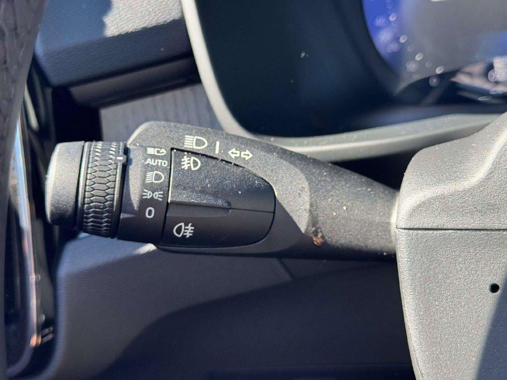 2026 Volvo XC40 Plus, B4 FWD Gas (mild hybrid), Dark