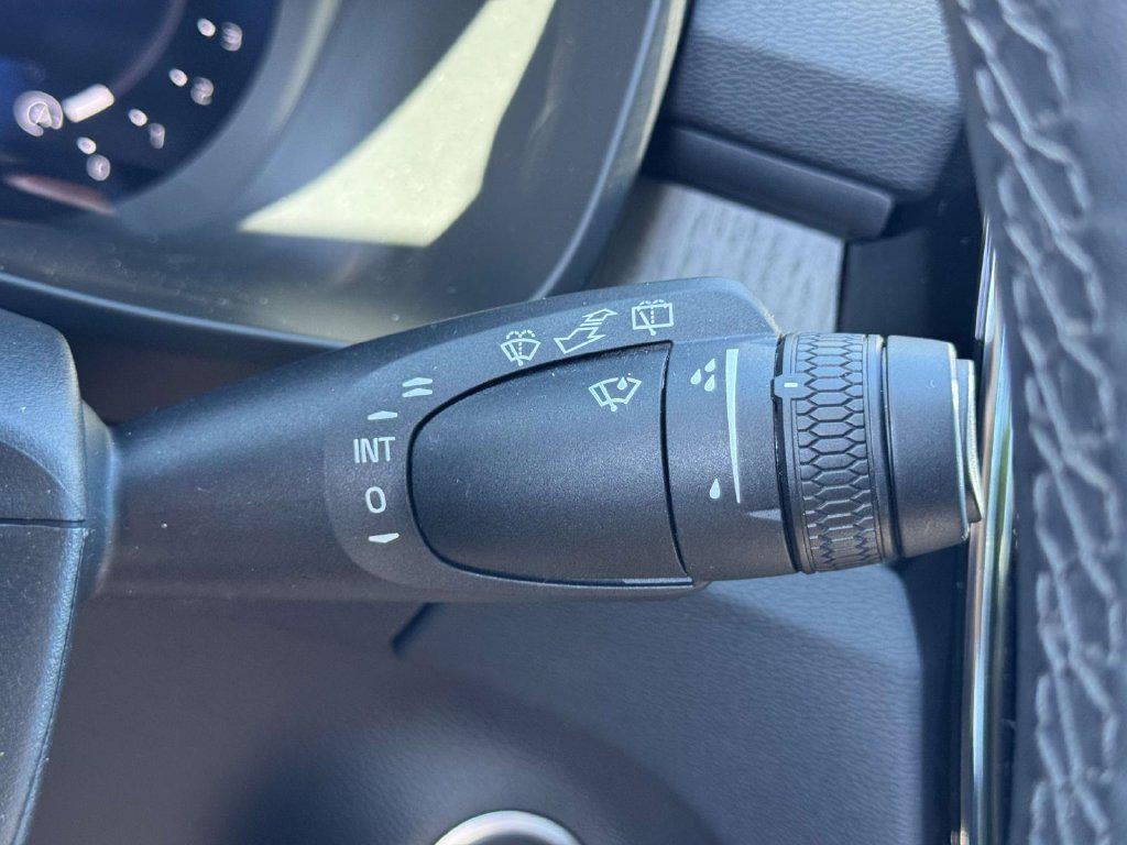 2026 Volvo XC40 Plus, B4 FWD Gas (mild hybrid), Dark