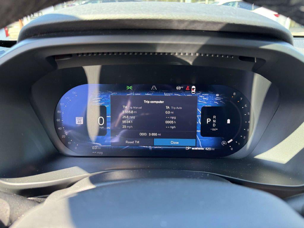 2026 Volvo XC40 Plus, B4 FWD Gas (mild hybrid), Dark