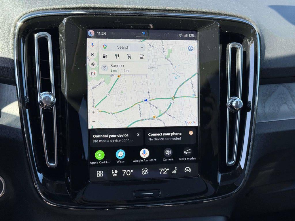 2026 Volvo XC40 Plus, B4 FWD Gas (mild hybrid), Dark