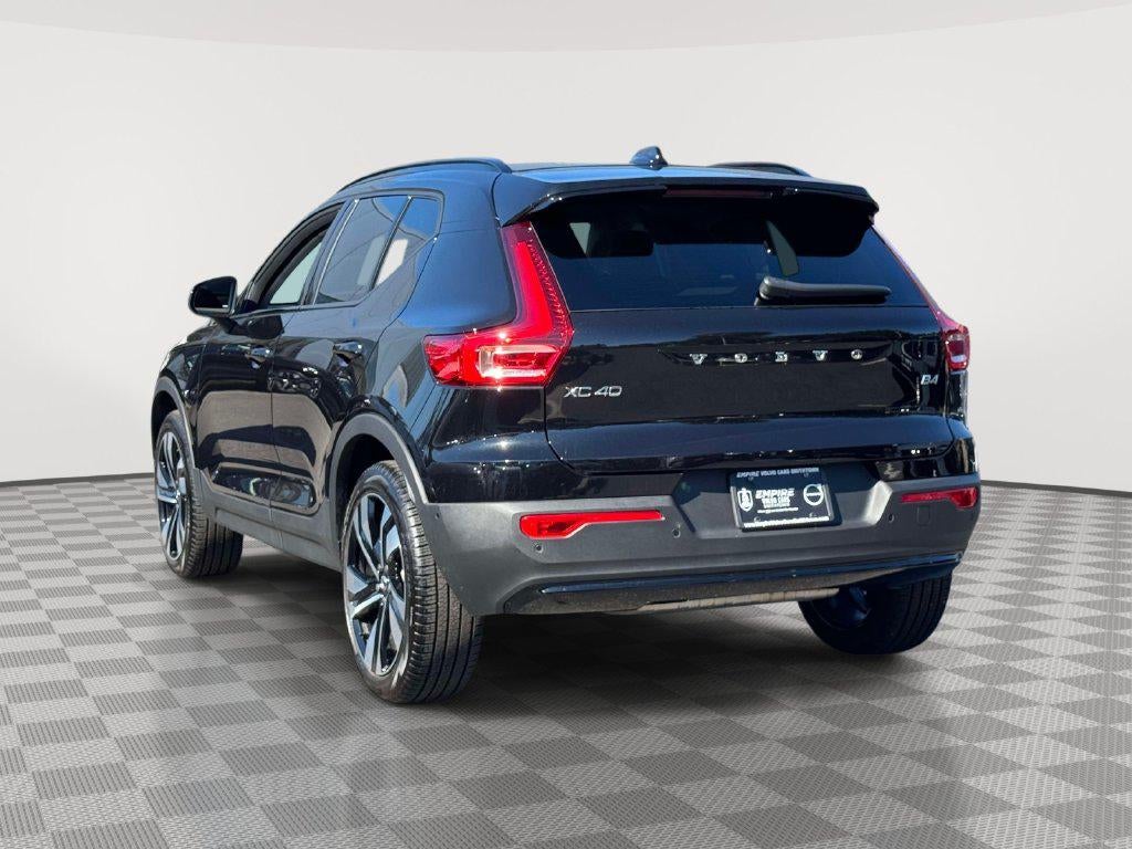 2026 Volvo XC40 Plus, B4 FWD Gas (mild hybrid), Dark