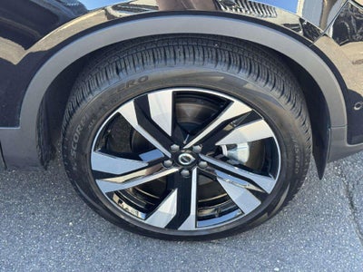 2026 Volvo XC40 Plus, B4 FWD Gas (mild hybrid), Dark