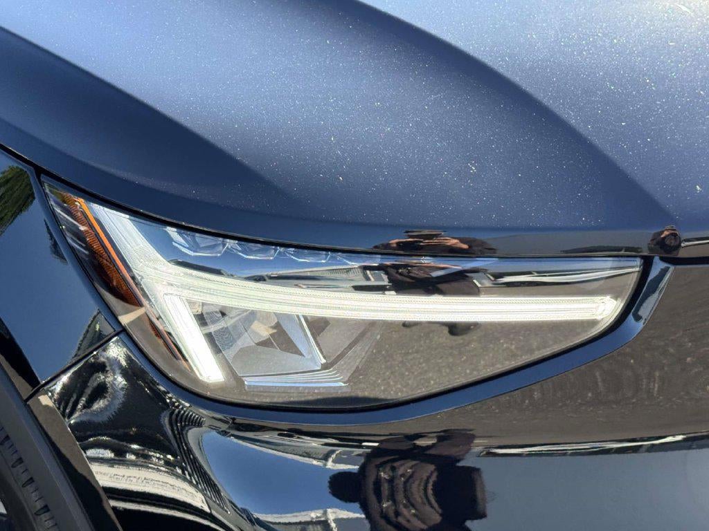 2026 Volvo XC40 Plus, B4 FWD Gas (mild hybrid), Dark