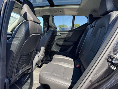 2026 Volvo XC40 Plus, B4 FWD Gas (mild hybrid), Dark