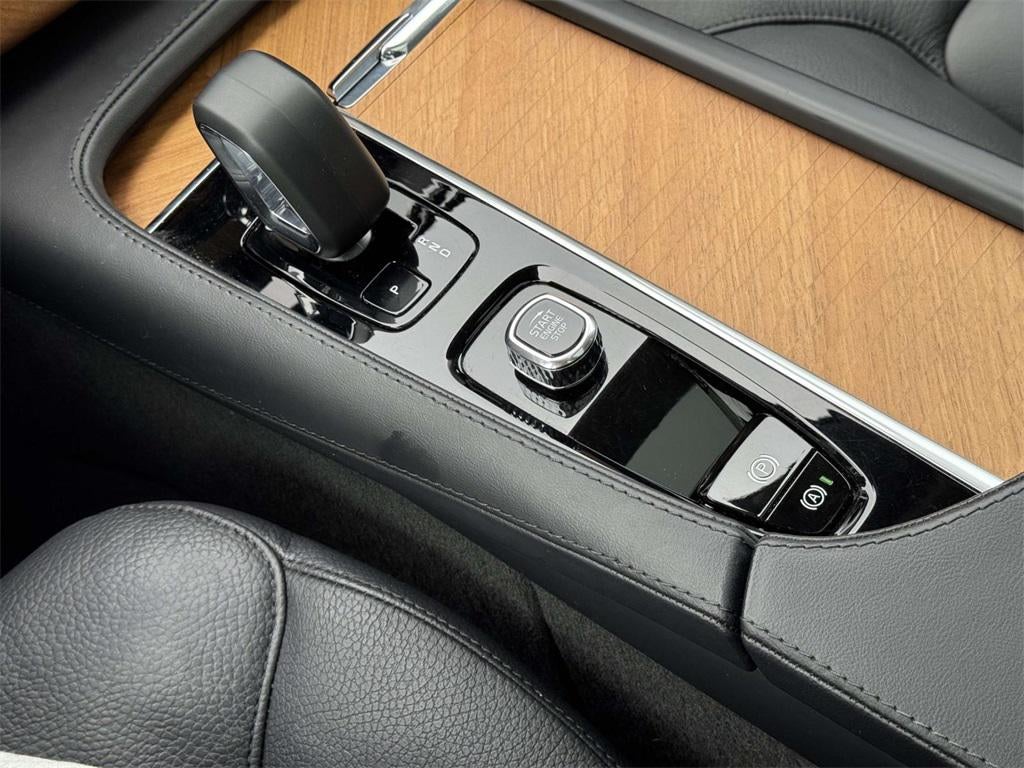 2024 Volvo XC90 B5 Plus Bright Theme