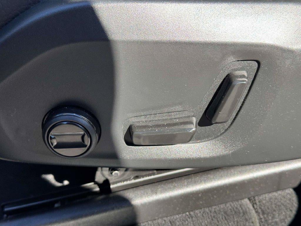 2024 Volvo XC90 B5 Plus Bright Theme