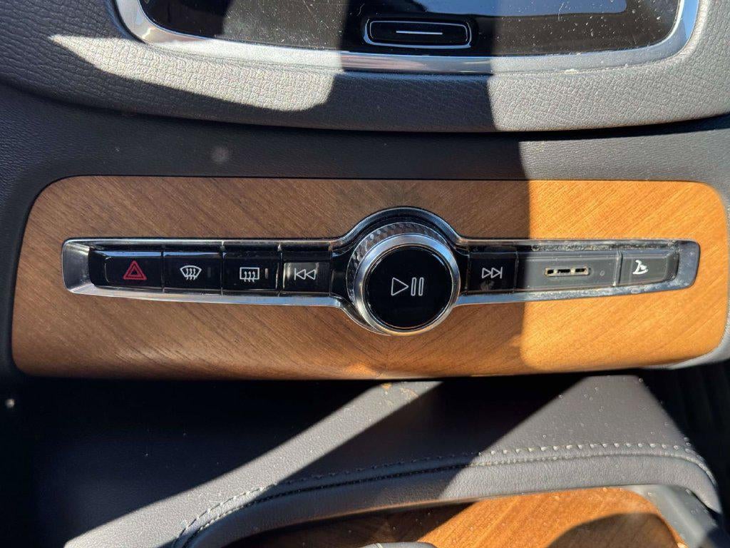 2024 Volvo XC90 B5 Plus Bright Theme