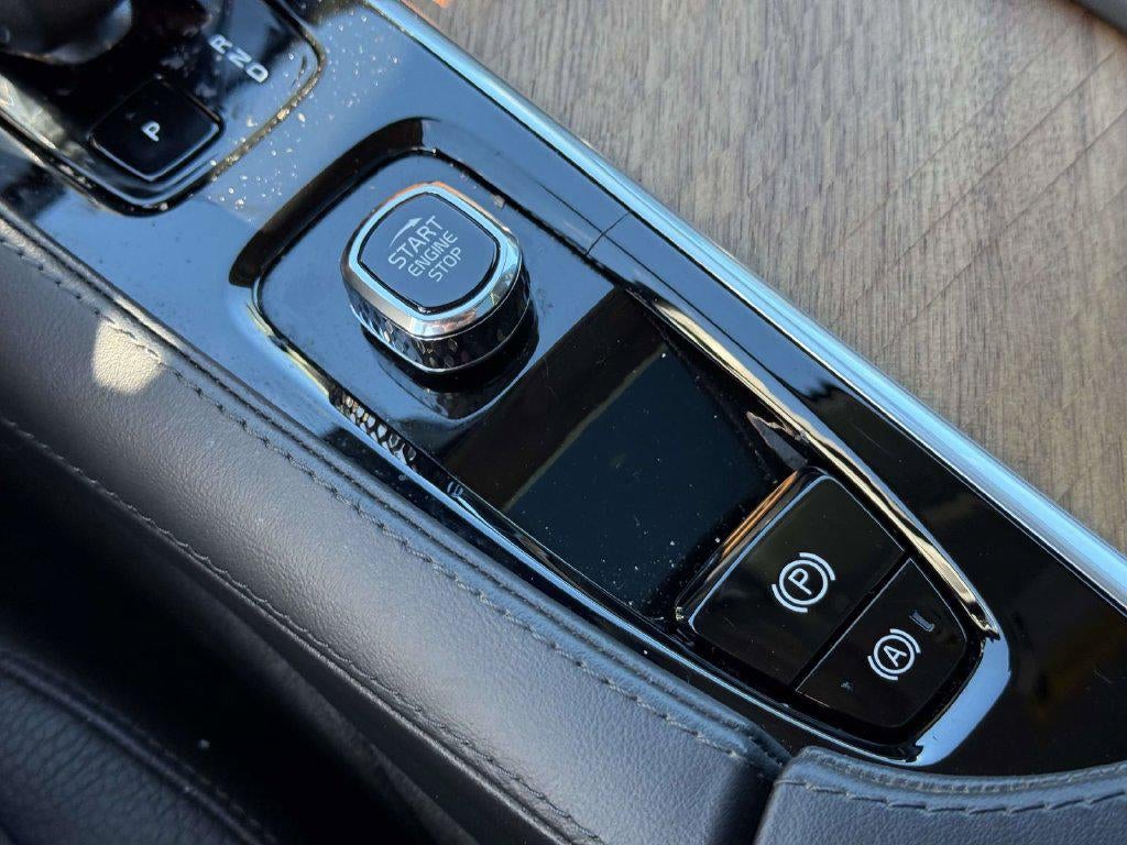 2024 Volvo XC90 B5 Plus Bright Theme