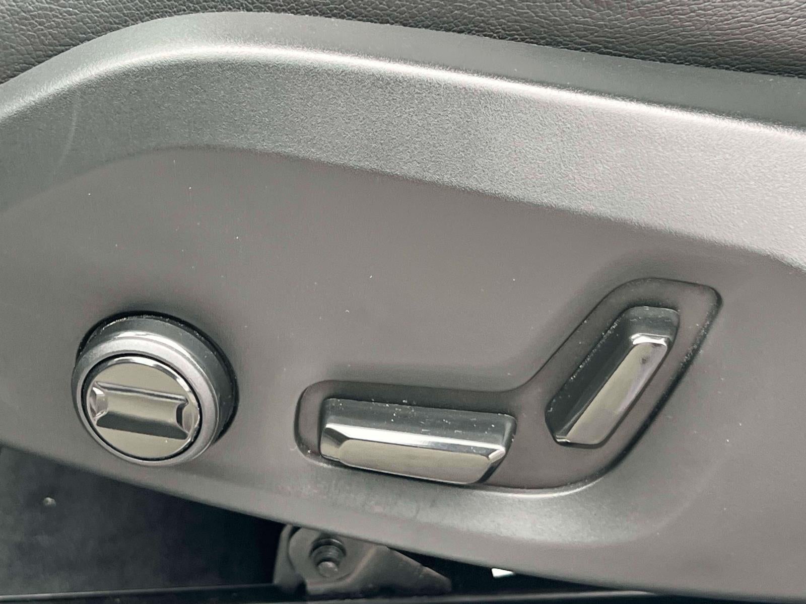 2024 Volvo XC90 B5 Core Bright Theme
