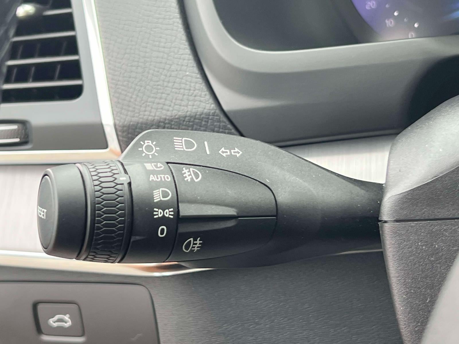 2024 Volvo XC90 B5 Core Bright Theme