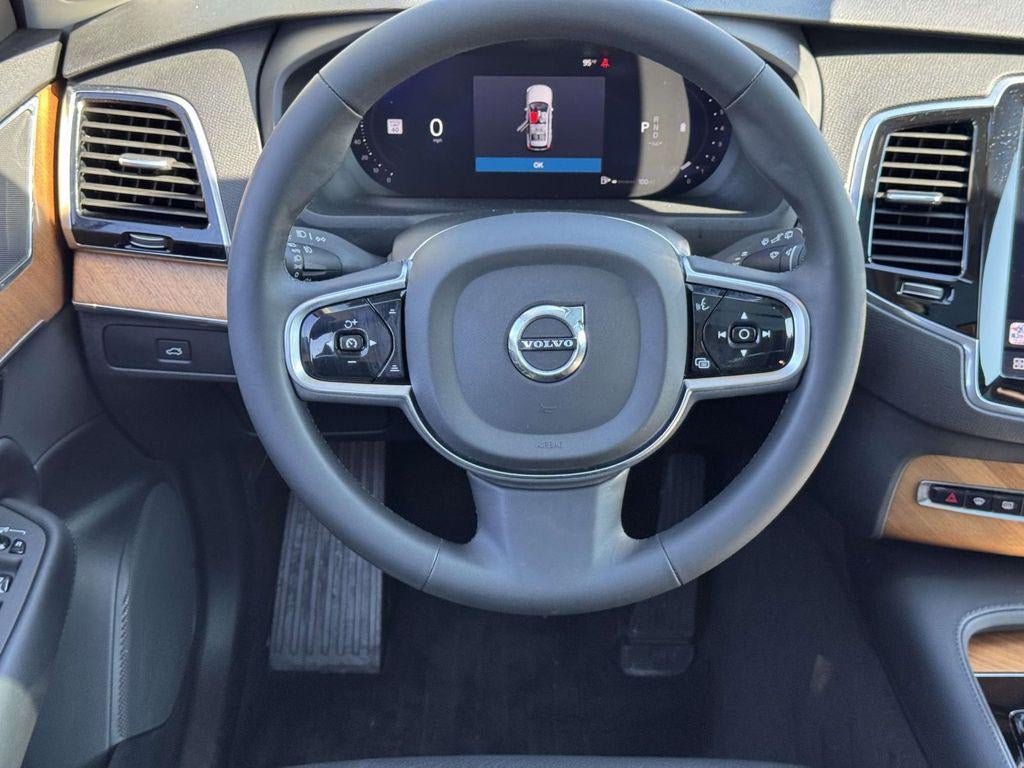 2023 Volvo XC90 B5 Plus