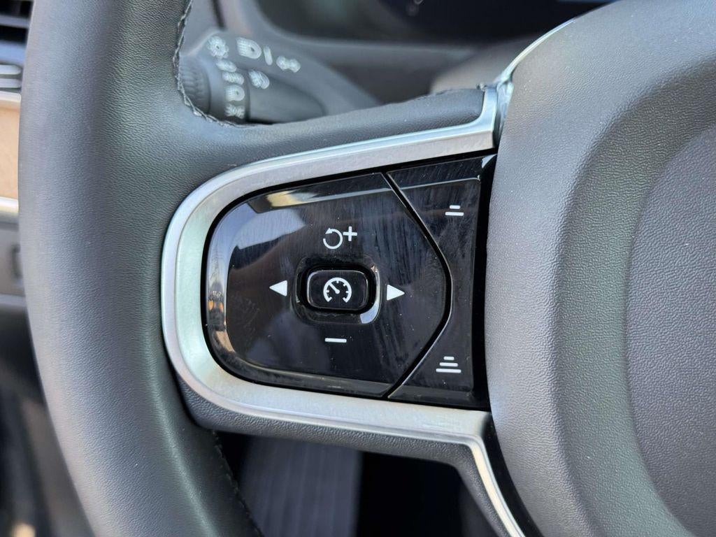 2023 Volvo XC90 B5 Plus