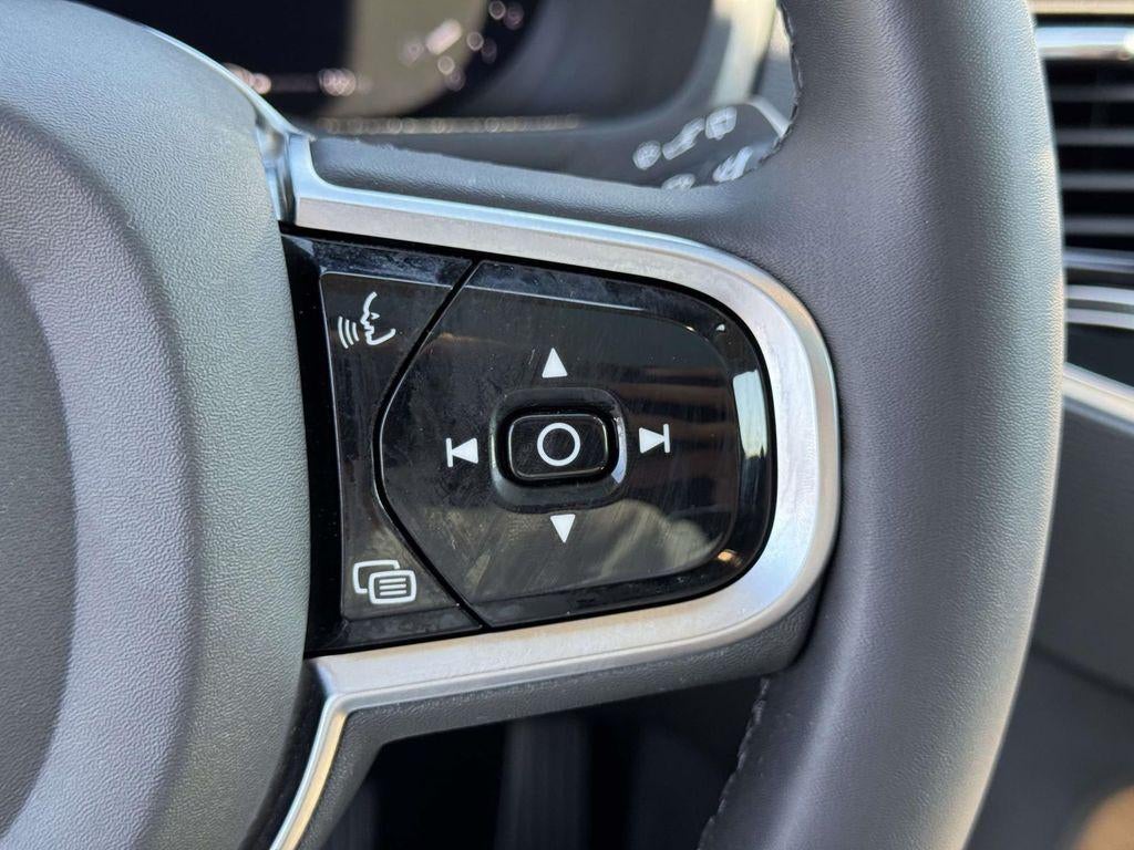 2023 Volvo XC90 B5 Plus
