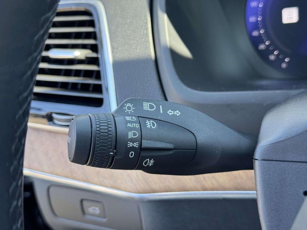 2023 Volvo XC90 B5 Plus