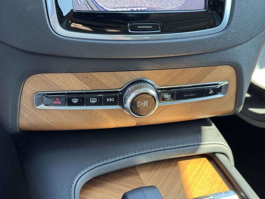 2023 Volvo XC90 B5 Plus