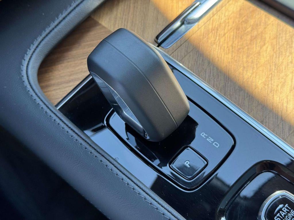 2023 Volvo XC90 B5 Plus