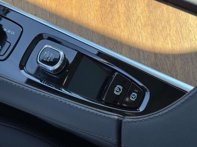 2023 Volvo XC90 B5 Plus