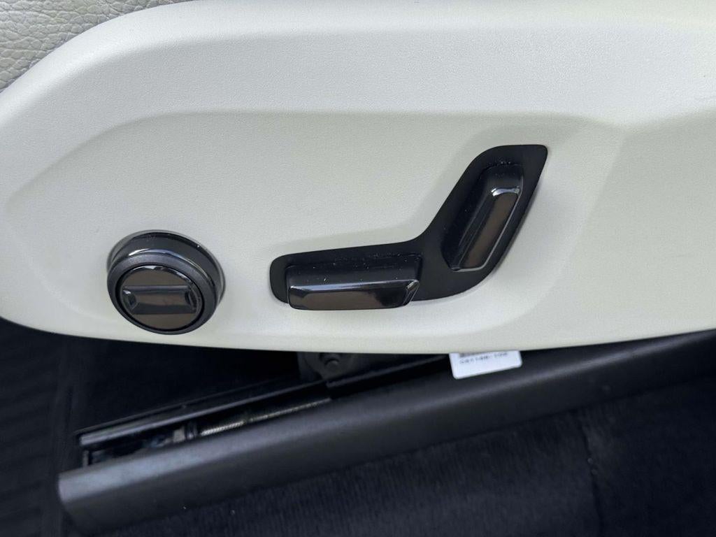 2023 Volvo XC90 B5 Core