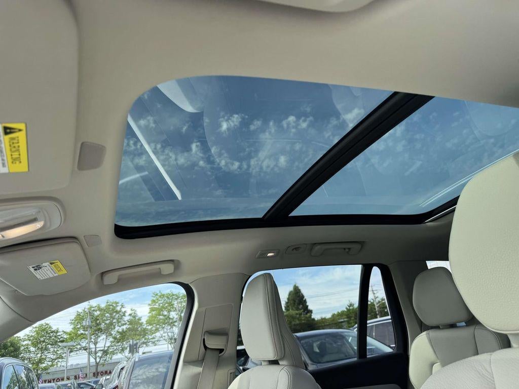 2023 Volvo XC90 B5 Core