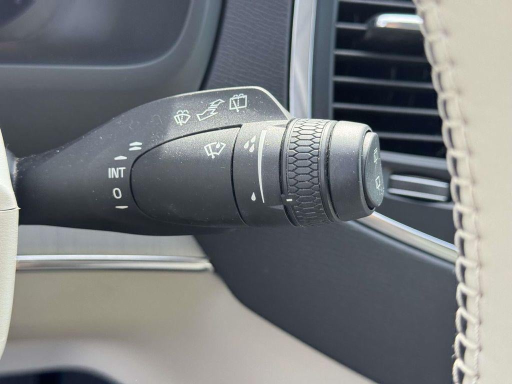 2023 Volvo XC90 B5 Core