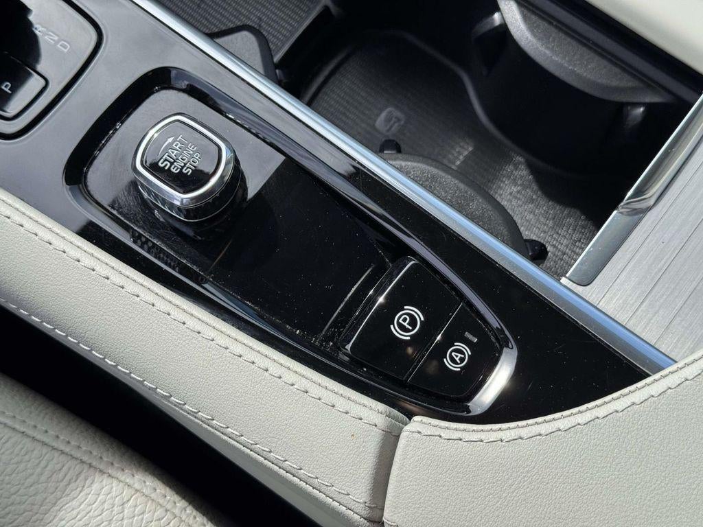 2023 Volvo XC90 B5 Core