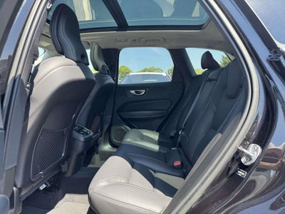 2023 Volvo XC60 B5 Ultimate Bright Theme