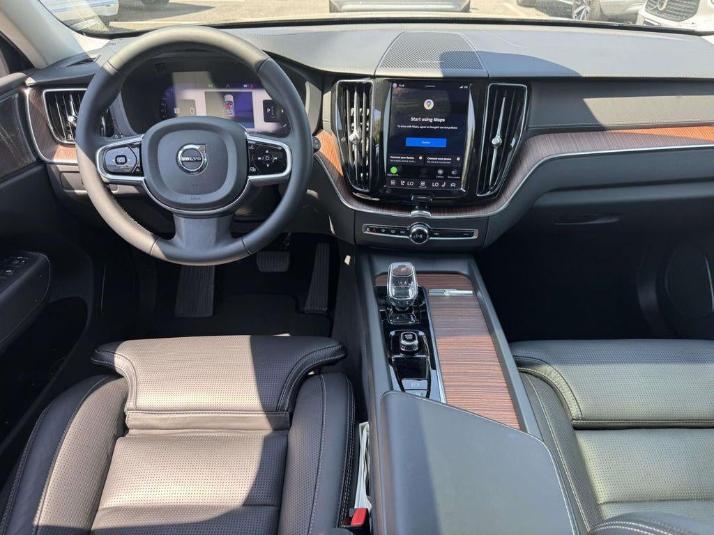 2023 Volvo XC60 B5 Ultimate Bright Theme