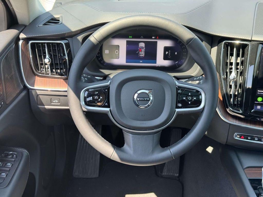 2023 Volvo XC60 B5 Ultimate Bright Theme