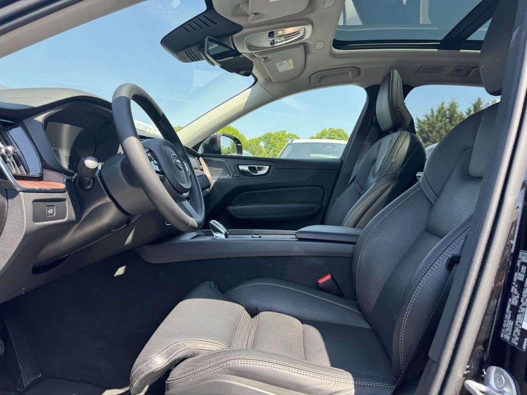 2023 Volvo XC60 B5 Ultimate Bright Theme