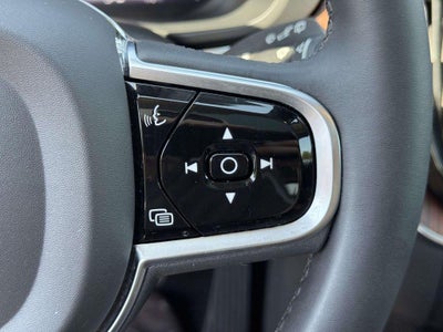 2023 Volvo XC60 B5 Ultimate Bright Theme