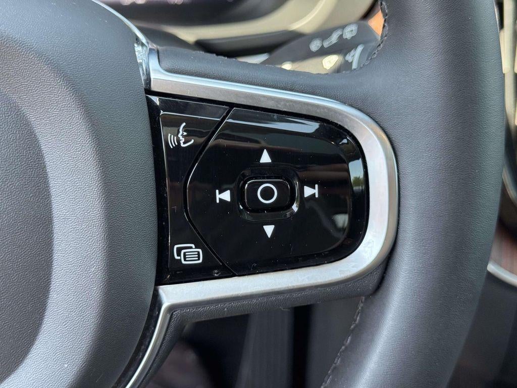 2023 Volvo XC60 B5 Ultimate Bright Theme