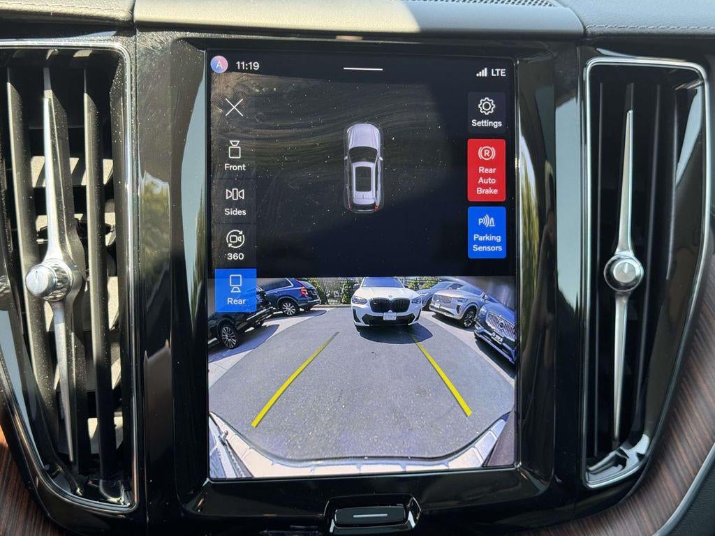 2023 Volvo XC60 B5 Ultimate Bright Theme