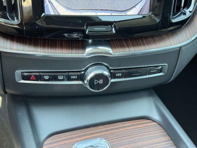 2023 Volvo XC60 B5 Ultimate Bright Theme
