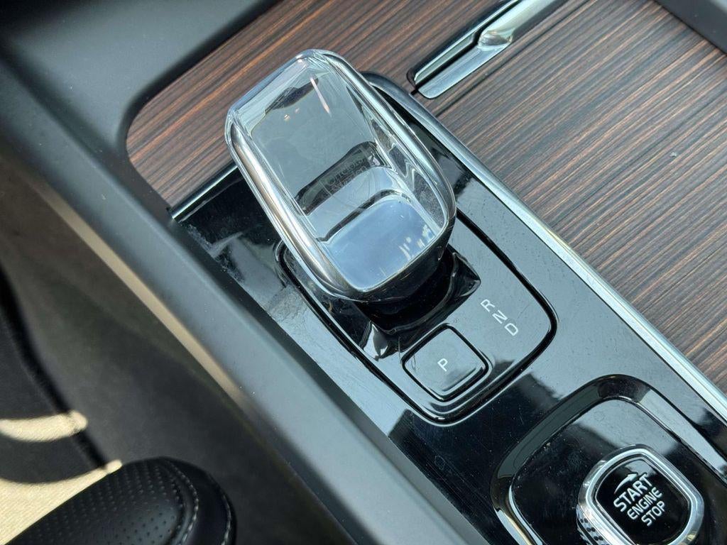 2023 Volvo XC60 B5 Ultimate Bright Theme
