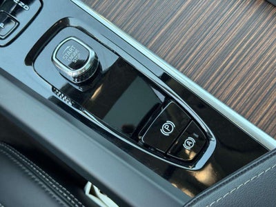 2023 Volvo XC60 B5 Ultimate Bright Theme