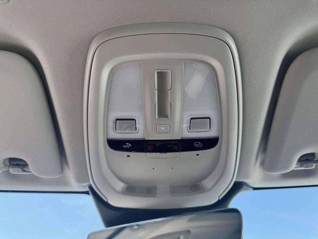 2023 Volvo XC60 B5 Ultimate Bright Theme