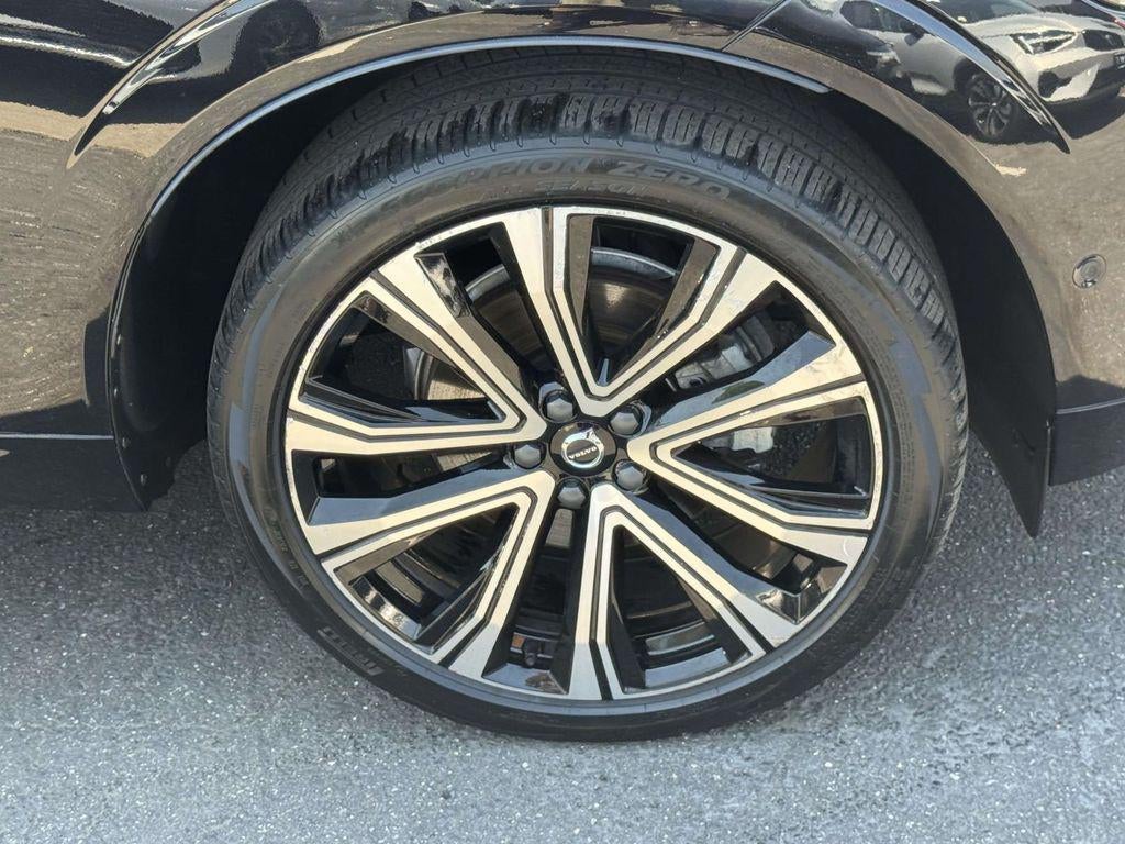 2023 Volvo XC60 B5 Ultimate Bright Theme