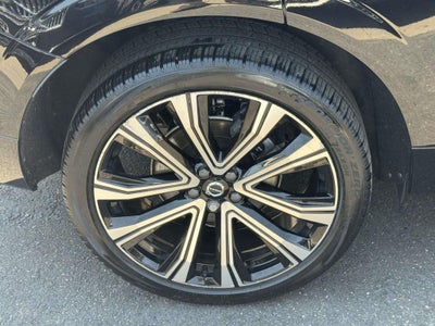 2023 Volvo XC60 B5 Ultimate Bright Theme